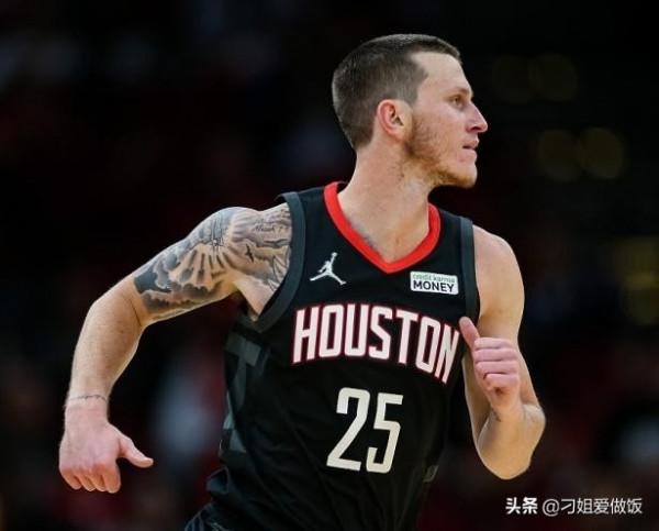 1年205萬!火箭第一份轉正合同誕生,13+4後衛公開感謝費爾蒂塔 1年205萬!火箭第一份轉正合同誕生,13+4後衛公開感謝費爾蒂塔