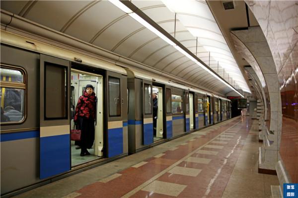 俄羅斯莫斯科旅行，不要錯過參觀宮殿般令人驚豔的地鐵