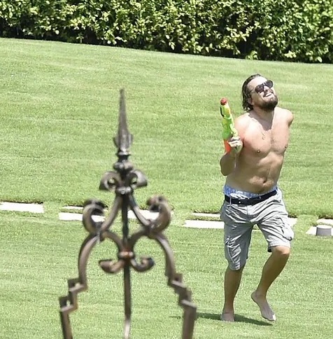 初見顏如冠玉，再見肥頭大耳！這10位男星的臉，讓女人好心碎