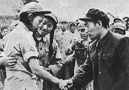 國宴上杜平敬酒，毛主席一飲而盡，抗美援朝時為何拒絕毛主席任命