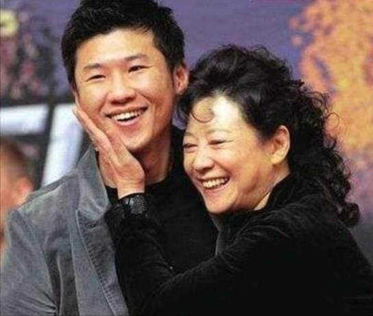 72歲老戲骨王馥荔：巔峰時選擇結婚做顧家媽媽，今兒子是她的驕傲