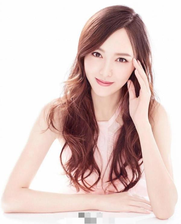 楚楚動人的唐嫣，著名演員