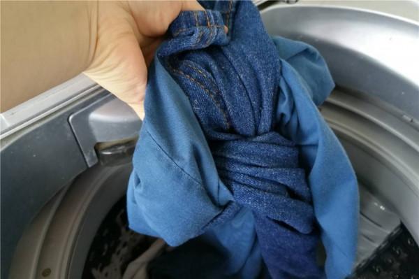 我問哪種洗衣機好用，售貨員：年輕人喜歡滾筒，中老年人喜歡波輪