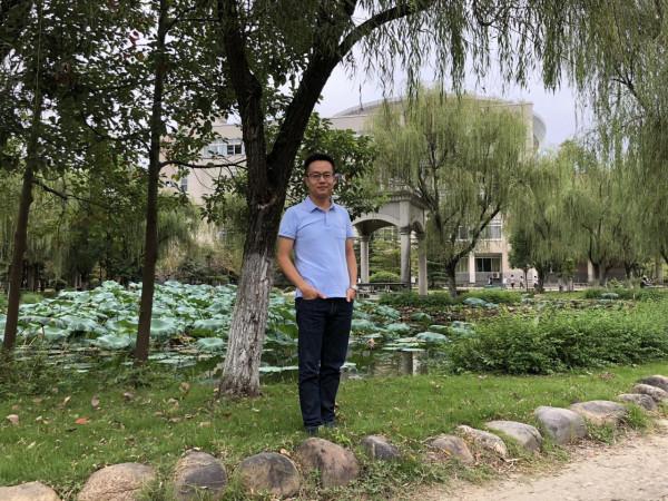 重慶小夥在富士康15年：實習生到經理，獲郭臺銘嘉獎，成風雲人物