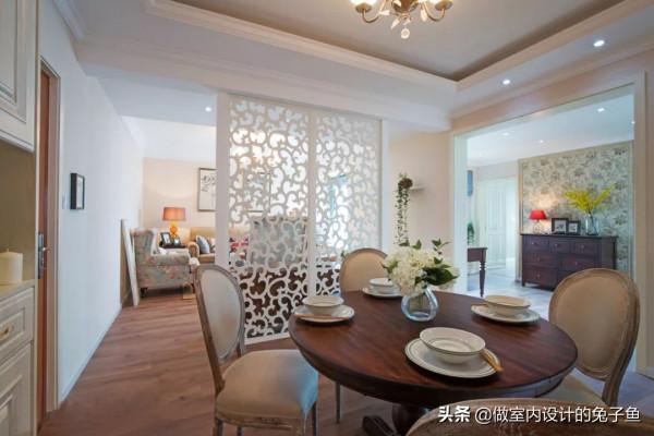 客廳和餐廳相連，沙發和餐桌怎麼搭配才好看？這樣做，越住越順心