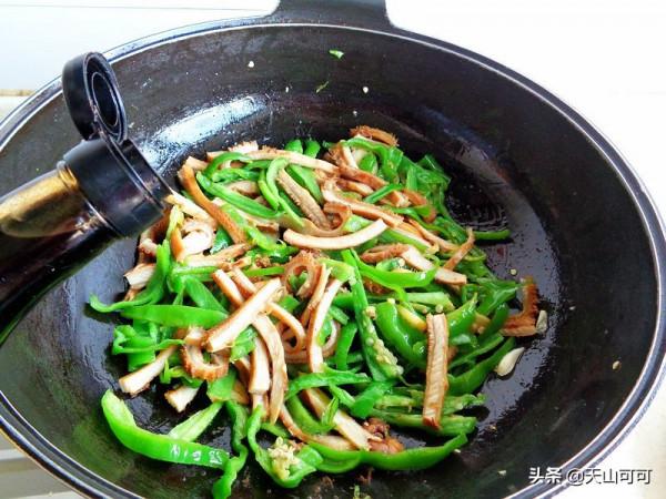 我家隔三差五吃的下飯菜，幾分鐘炒一盤，群友卻說：土豪沒法比