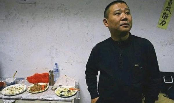 “安徽衛視一姐”周群：大火時與郭德綱傳緋聞，如今自曝月薪3000