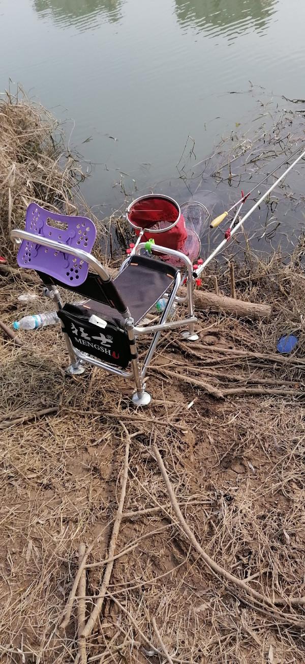 「十週年」用撿來的老壇玉米打窩,野河裡竟然狂連鯽魚爆護了 「十週年」用撿來的老壇玉米打窩,野河裡竟然狂連鯽魚爆護了