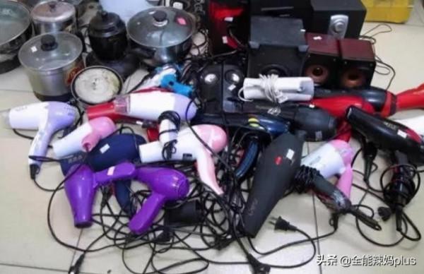 老師突查宿舍&OpenCurlyDoubleQuote;違禁品&rdquo;：女寢讓人眼花繚亂，男寢喜好出奇一致