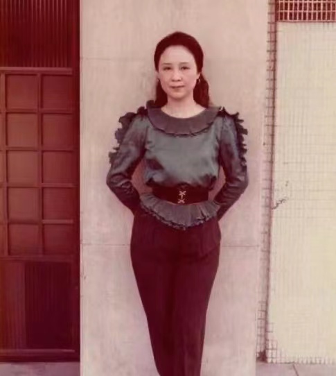 三年兩次自殺,搶別人老公,比瓊瑤劇更毀三觀的是瓊瑤 三年兩次自殺,搶別人老公,比瓊瑤劇更毀三觀的是瓊瑤