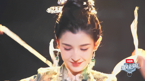 哈尼克孜就像是一個落入凡間的精靈 哈尼克孜就像是一個落入凡間的精靈