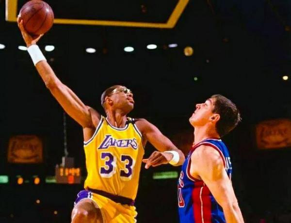 盤點NBA七大經典招式,學會任何一個野球場無敵 盤點NBA七大經典招式,學會任何一個野球場無敵