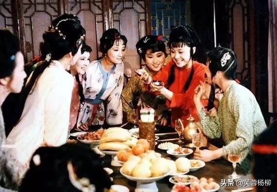 87《紅樓夢》歐陽奮強說，她太漂亮，自己都不敢正視，只能偷偷看