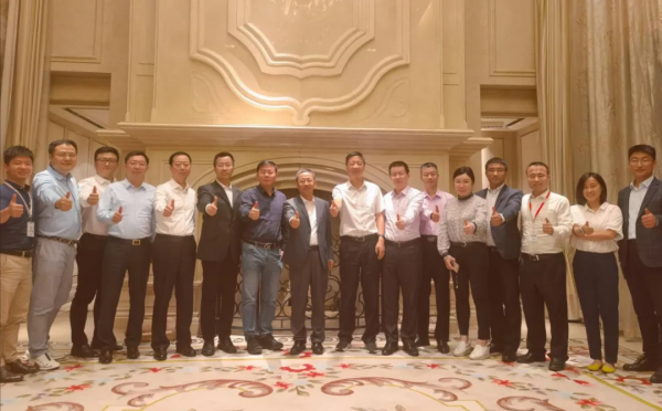 華錄集團黨委委員、副總經理陶雄強率隊赴華為全面推進戰略合作 華錄集團黨委委員、副總經理陶雄強率隊赴華為全面推進戰略合作