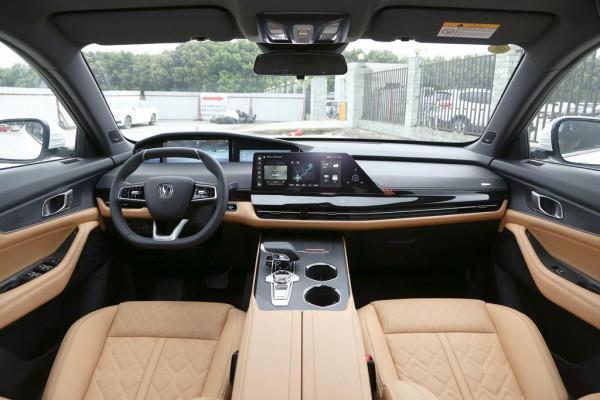 2.0T配愛信8AT，高顏值SUV，長安UNI-K，指導價14.59-18.49萬