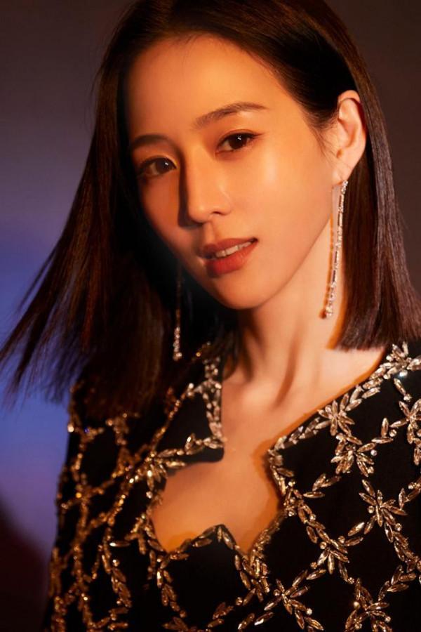 張鈞甯真讓人難懂,走紅毯不穿禮服,卻穿夾克配小黑褲,仍驚豔了 張鈞甯真讓人難懂,走紅毯不穿禮服,卻穿夾克配小黑褲,仍驚豔了