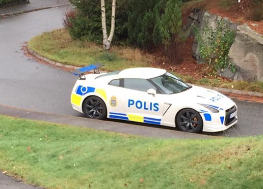 「收藏」一臺並不存在的日產GTR“偽警車”