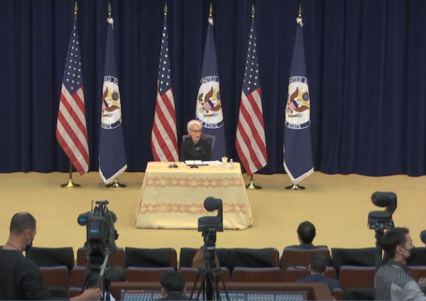 11月18日，美國大使館被圍；日韓拒絕同框；默克爾批評對華脫鉤