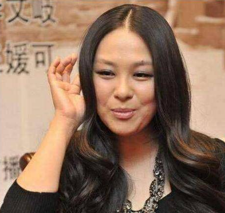 歲月不饒人，這6位女星，曾經驚豔時光如今顏值崩塌