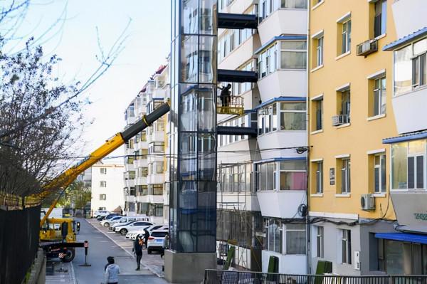 不用再爭了，老舊小區加裝電梯有“雙贏”方案？“共享電梯”來了