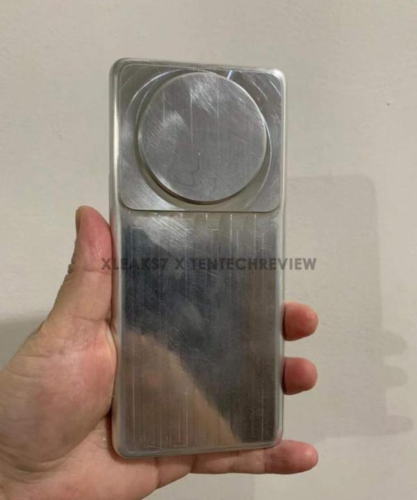 小米12ultra曝光設計，後置圓形攝像頭模組