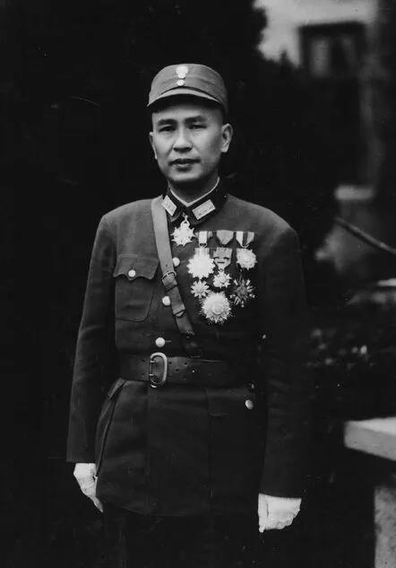 毛主席承諾：接受和談後，即請其指揮30萬軍隊！白崇禧為何不願意