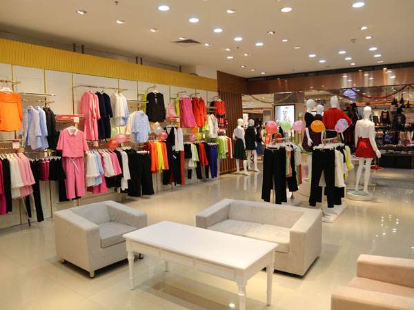 央企集體接盤！央媒喊話讓實體店重新旺起來，一場大變局悄然發生