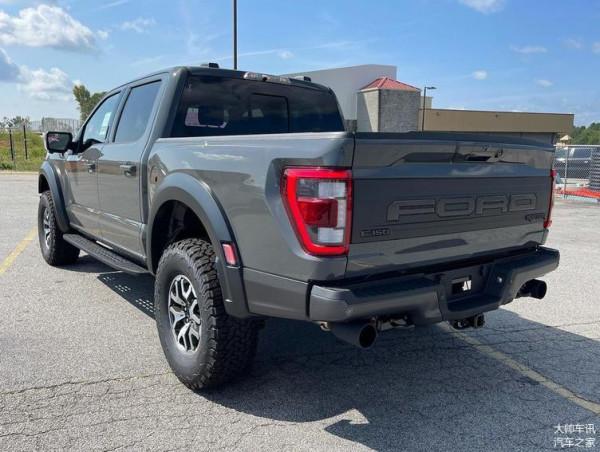 硬派越野皮卡，全新福特F-150猛禽海外街拍，給你兇悍不羈的體驗