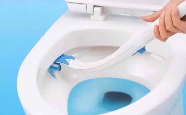 你真的會用潔廁靈嗎？馬桶潔廁靈要放哪？使用當中要注意什麼？