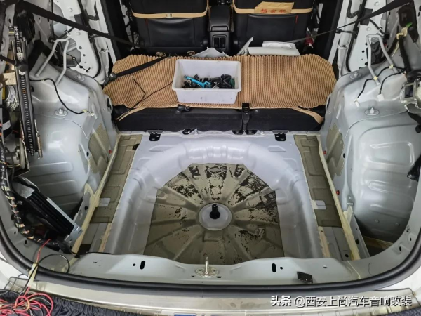 全方位降噪重回寧靜車生活,吉普指南者升級全車俄羅斯阿德薩隔音 全方位降噪重回寧靜車生活,吉普指南者升級全車俄羅斯阿德薩隔音