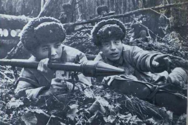 珍寶島一戰上將下令開打，少將抗命不打，戰後上將向他致歉