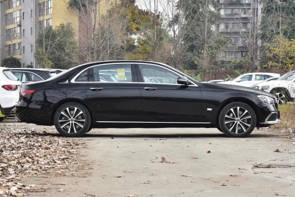 內飾豪華，大標和立標可選，靜態分析賓士E級 PHEV