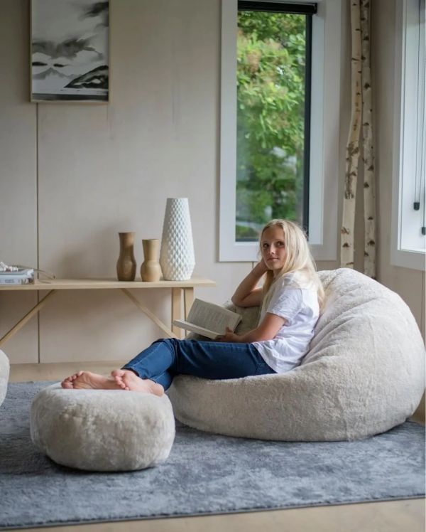 客廳不放沙發、茶几！反用這些，顏值美炸又省空間