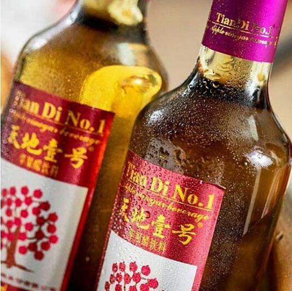 18歲農村娃考上北大，全村湊錢贈路費，百億身價後送每戶村民別墅