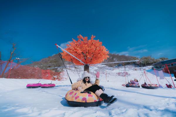 四川人家門口的滑雪場，元旦盡享冰雪世界，團圓跨年吃火鍋