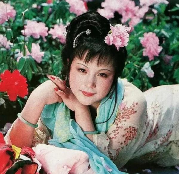 《紅樓夢》裡寫史湘雲露胳膊，是想告訴大傢什麼？