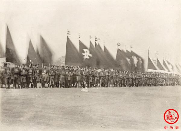 晚清老照片:慈禧太后帶著寵物狗拍照,女子身懷六甲端莊秀麗 晚清老照片:慈禧太后帶著寵物狗拍照,女子身懷六甲端莊秀麗