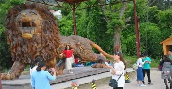 投200萬雕一巨獅300萬沒賣,開價1000萬沒人要,當廢品擱置5年 投200萬雕一巨獅300萬沒賣,開價1000萬沒人要,當廢品擱置5年