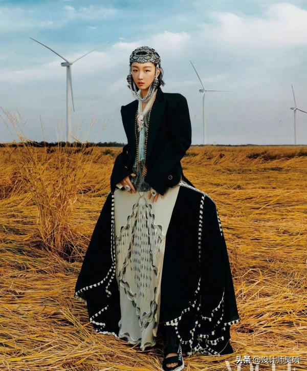 周冬雨短髮配上大背頭 眼神高傲颯氣十足