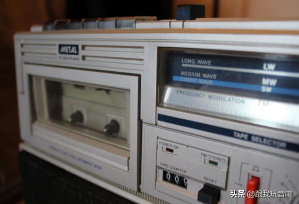 80年代飛利浦推出的D8444立體聲收音機、盒式錄音機Boombox音響 80年代飛利浦推出的D8444立體聲收音機、盒式錄音機Boombox音響