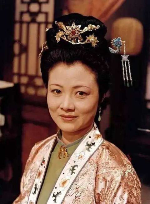 《紅樓夢》裡秦可卿是被賈珍強迫的嗎?她為什麼不反抗? 《紅樓夢》裡秦可卿是被賈珍強迫的嗎?她為什麼不反抗?