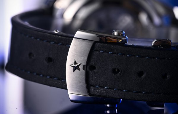 公價6萬5 這枚全新計時錶值得購買嗎？