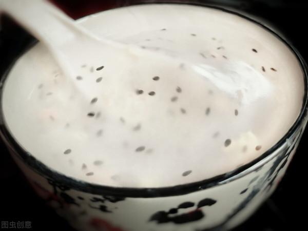 秋冬吃藕吃膩了？教你在家自制藕粉，又滑又細膩，營養豐富