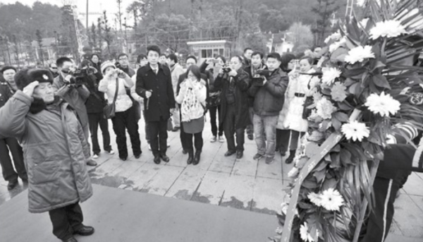 湖南一老農，妻子住院無錢治，無奈給政府寫信：我是毛主席警衛員