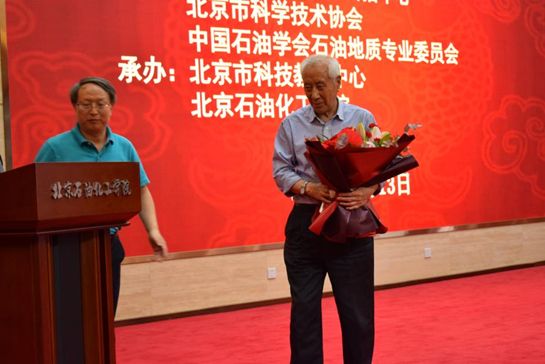 康玉柱:《自主創新與大油田發現》 康玉柱:《自主創新與大油田發現》