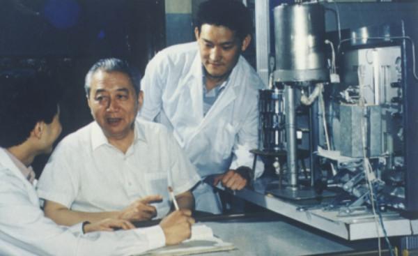 科堂|燃燒自己,成為中國石油科學的催化劑 科堂|燃燒自己,成為中國石油科學的催化劑