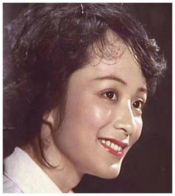 歌唱家謝莉斯：80年代聞名全國，50歲卻患上腦梗，67歲女兒去世