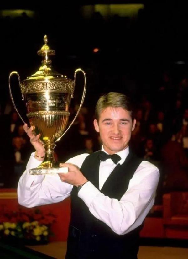 斯諾克偉大成就——火箭奧沙利文與皇帝亨德利比較