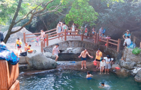 廣東有座被“荒廢”的景區，風景優美不收門票，遊客絡繹不絕