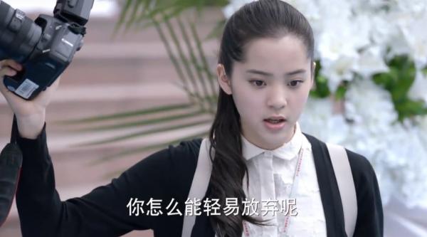 拿高片酬演戲，只會乾瞪眼的塑膠女演員，楊穎在榜上一點也不意外